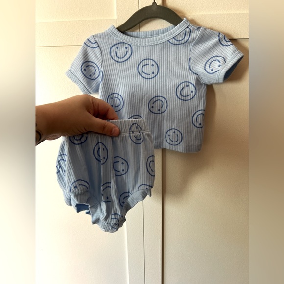 Cat & Jack ribbed smiley face 2 piece set t shirt with bloomers, size 3-6 months - Picture 2 of 12